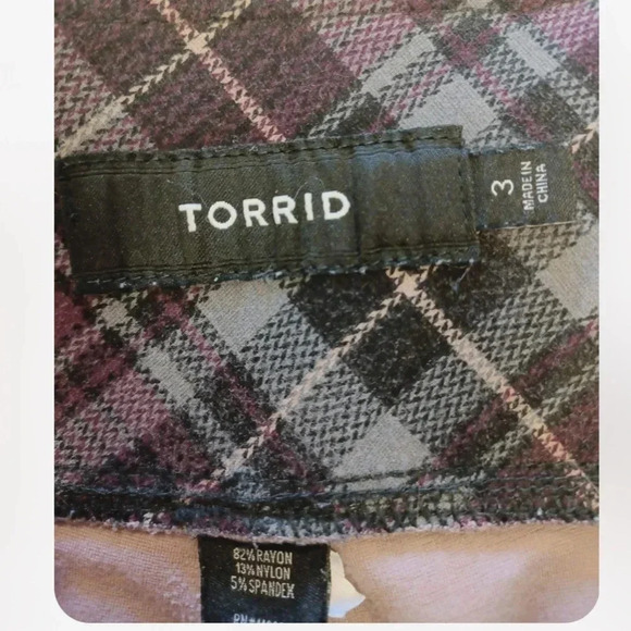 Torrid Purple Plaid Capri  Size 3 - Picture 6 of 7